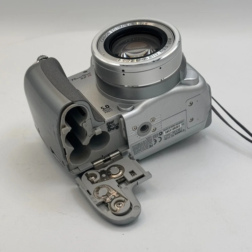Canon PowerShot S2 IS Digital Camera 5.0MP 12x Zoom Silver Bundle Case SD Card